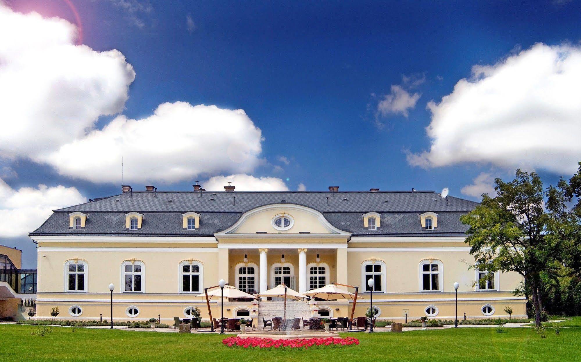 Amade Chateau Vrakúň Eksteriør bilde