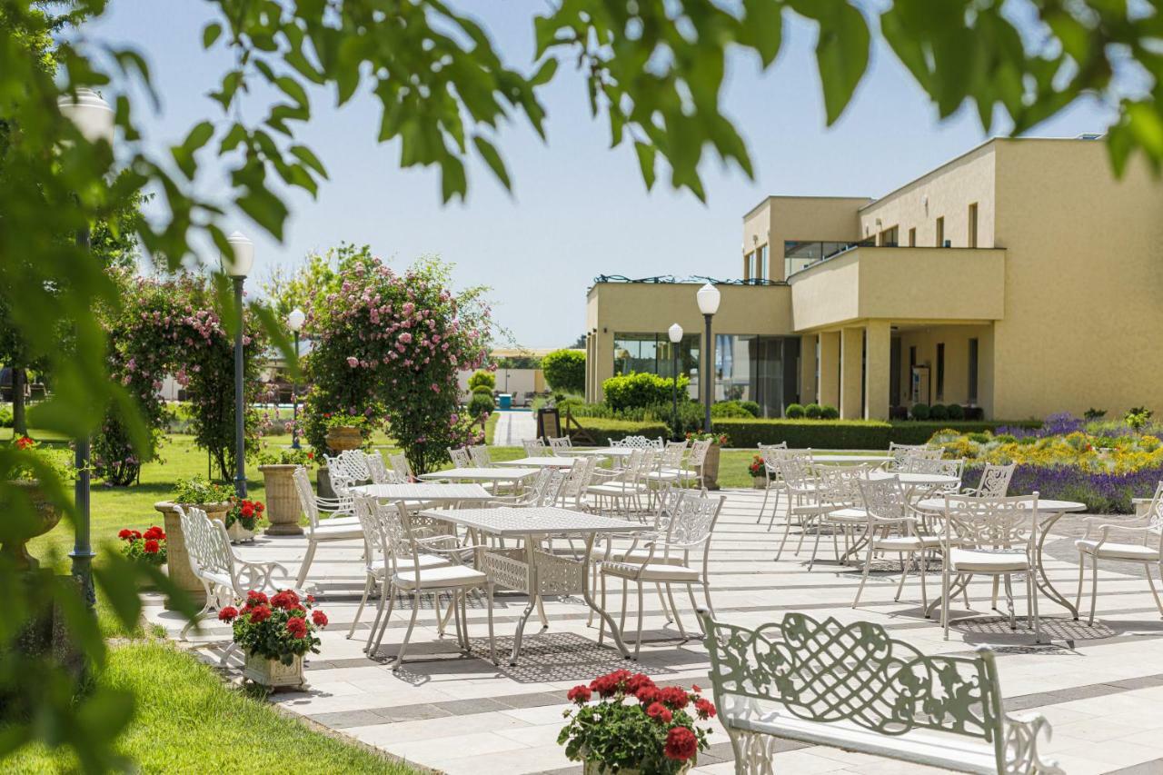 Amade Chateau Vrakúň Eksteriør bilde